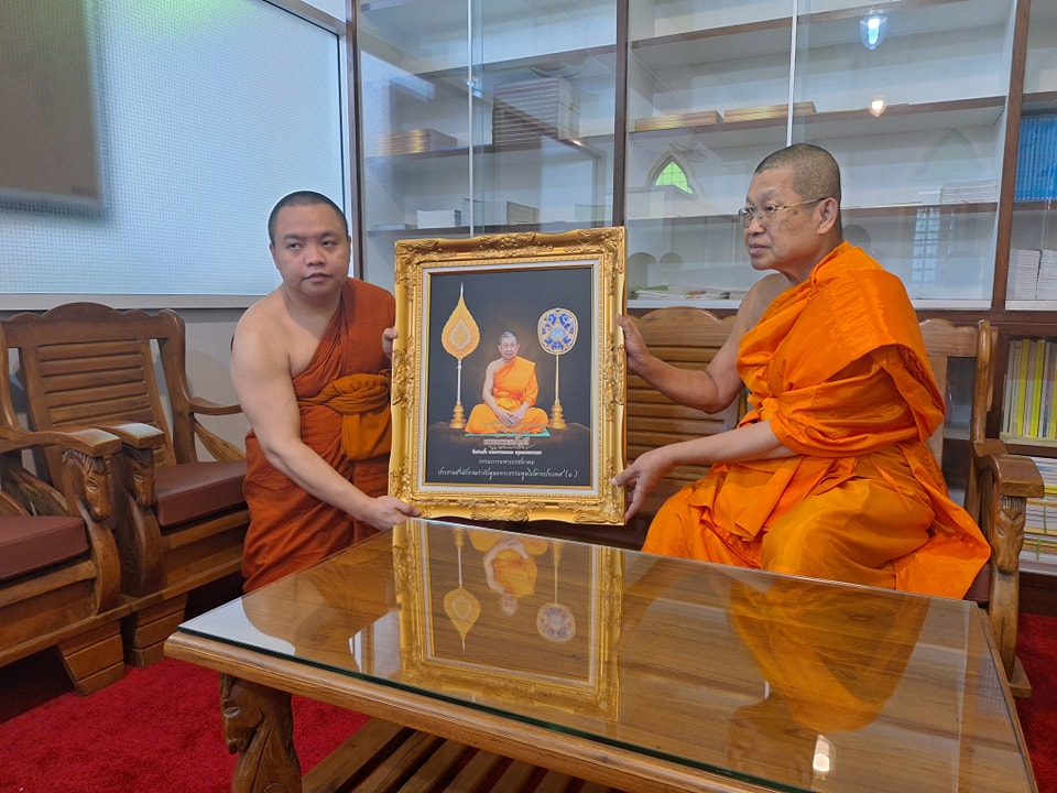 พระธรรมทูตสายต่างประเทศ รุ่นที่ ๒๙ เข้าถวายสักการะ และถวายรายงานการก่อตั้งวัด